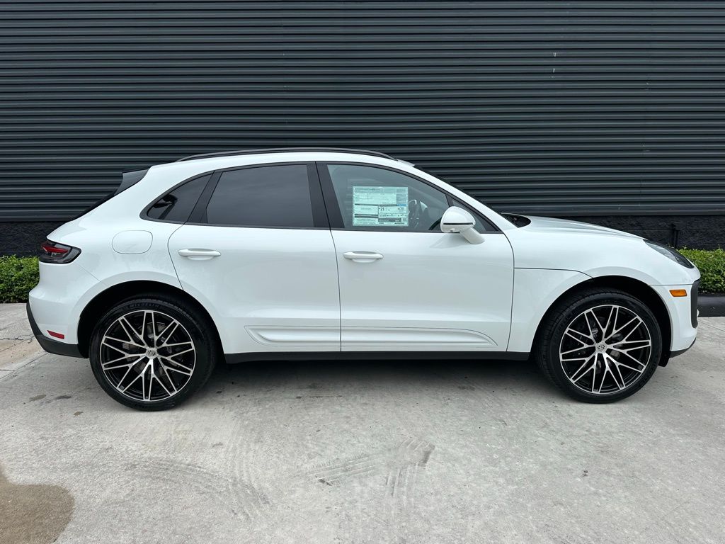 Thumbnail: 2026 Porsche Macan - 10