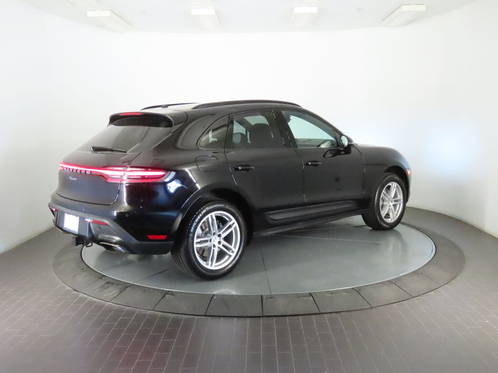 Thumbnail: 2026 Porsche Macan - 7