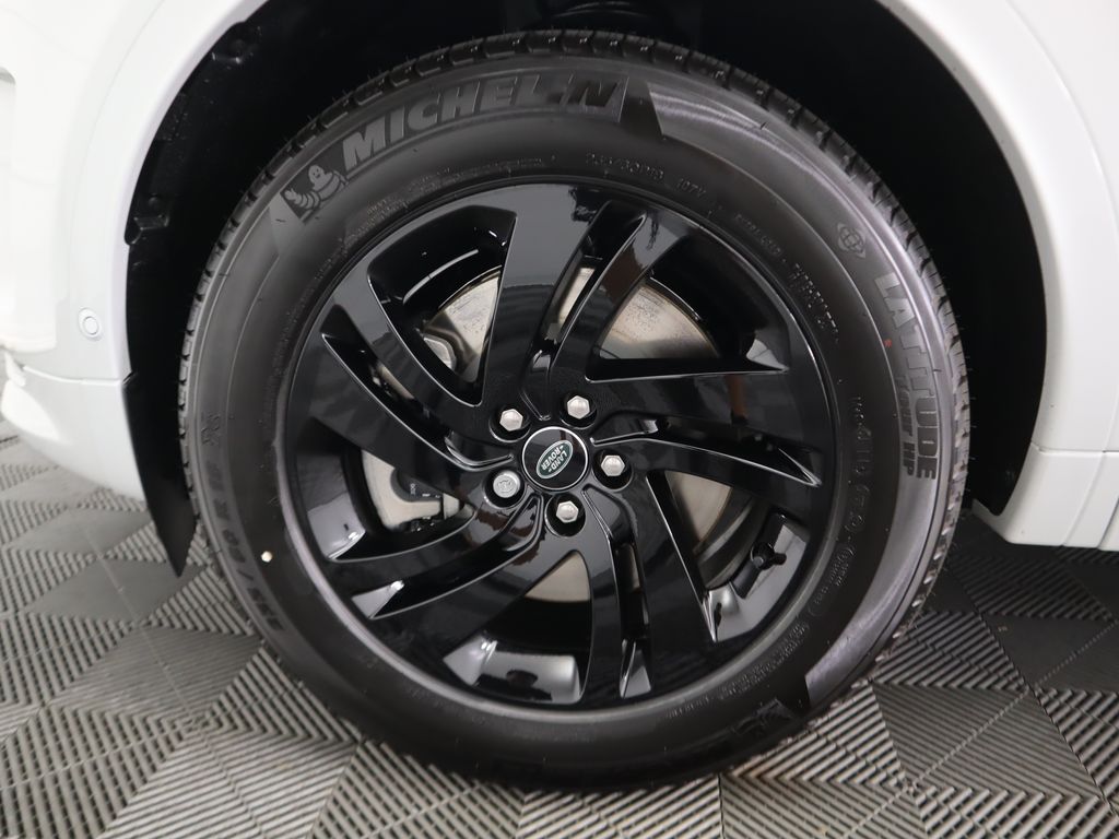 Thumbnail: 2024 Land Rover Discovery Sport - 31