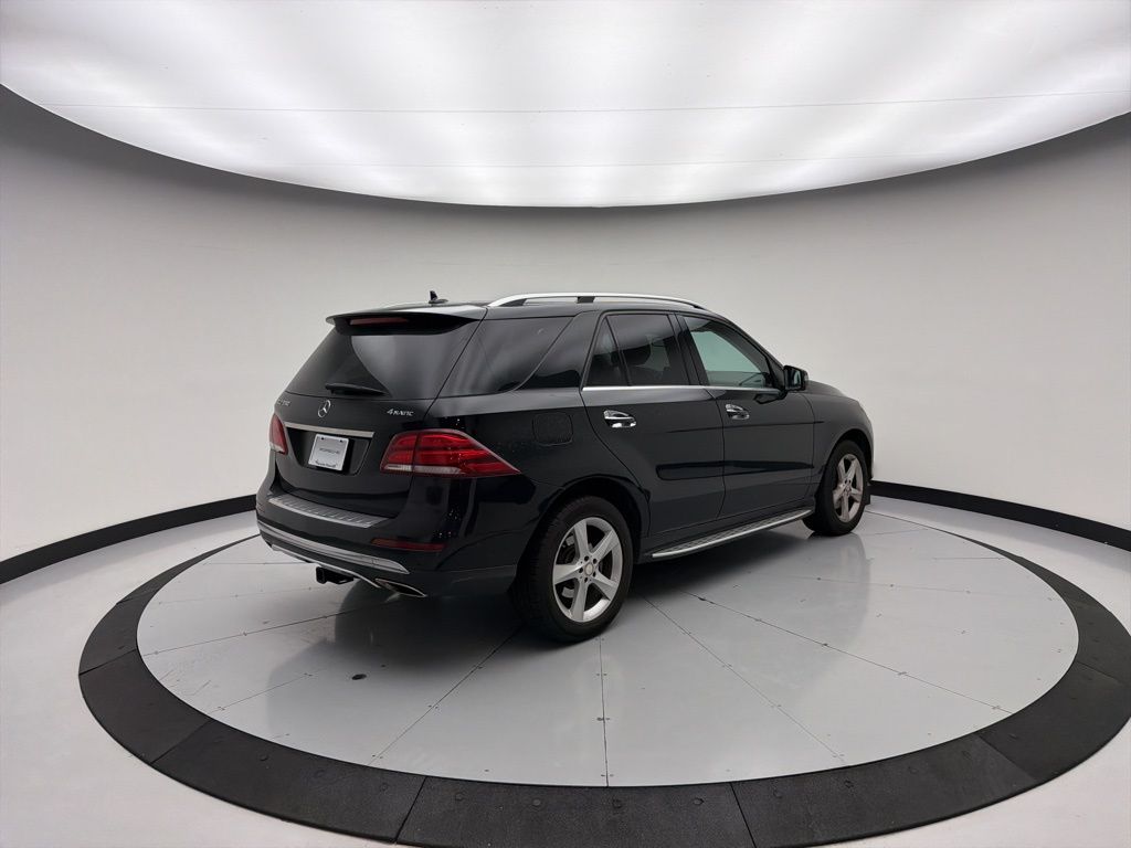 Thumbnail: 2016 Mercedes-Benz GLE - 3