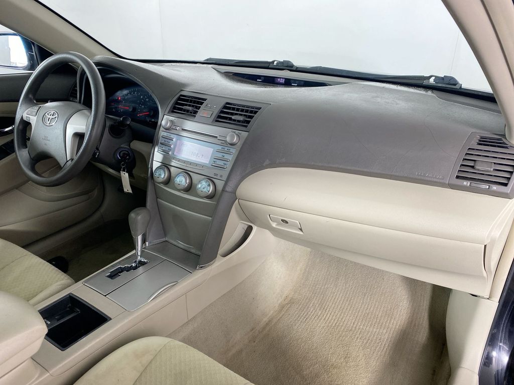 2009 Toyota Camry LE 25