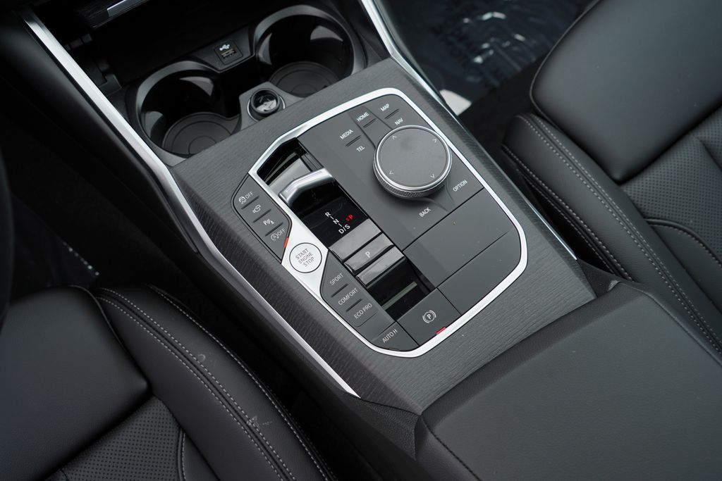 Thumbnail: 2026 BMW 3 Series - 18