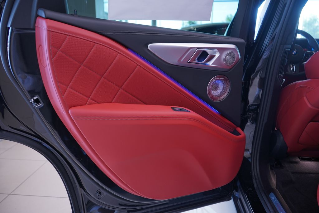 Thumbnail: 2026 BMW XM - 16