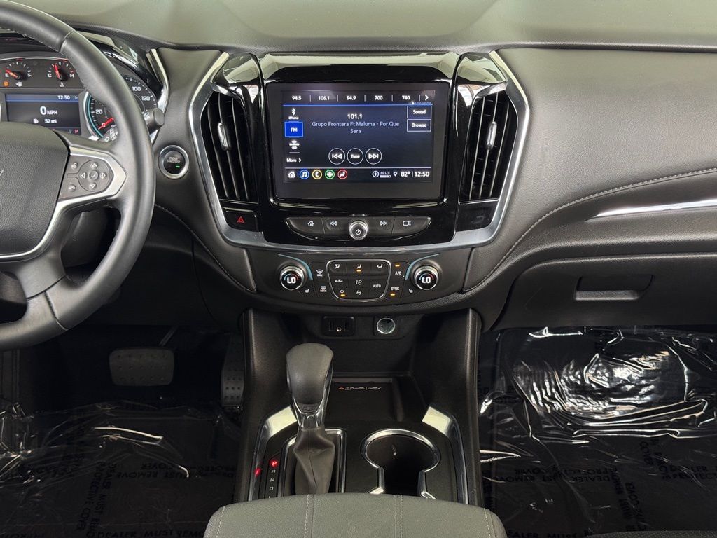 2023 Chevrolet Traverse LT - 3