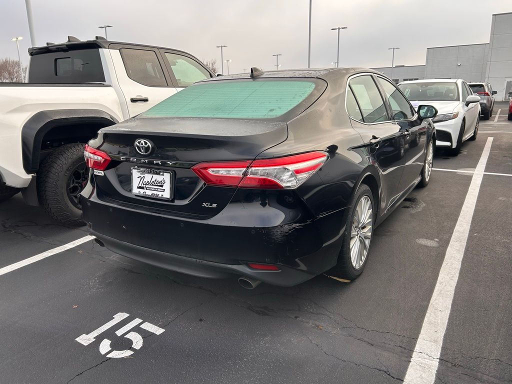 2018 Toyota Camry XLE 3