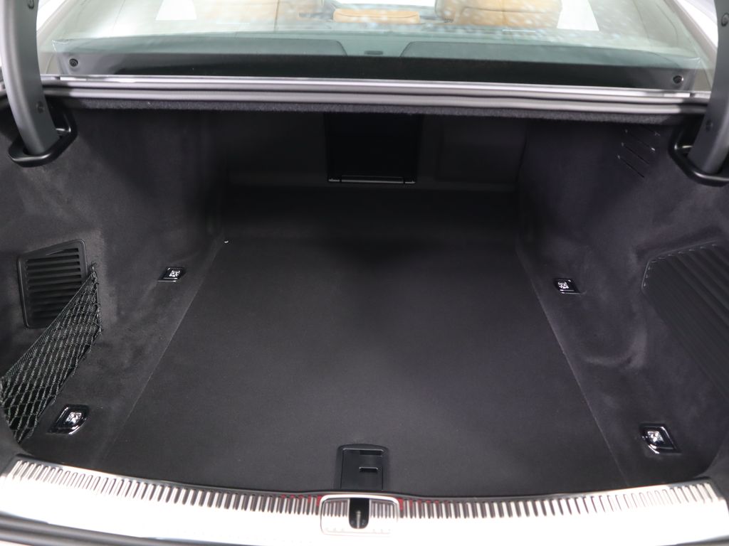 Thumbnail: 2025 Audi A8 - 30