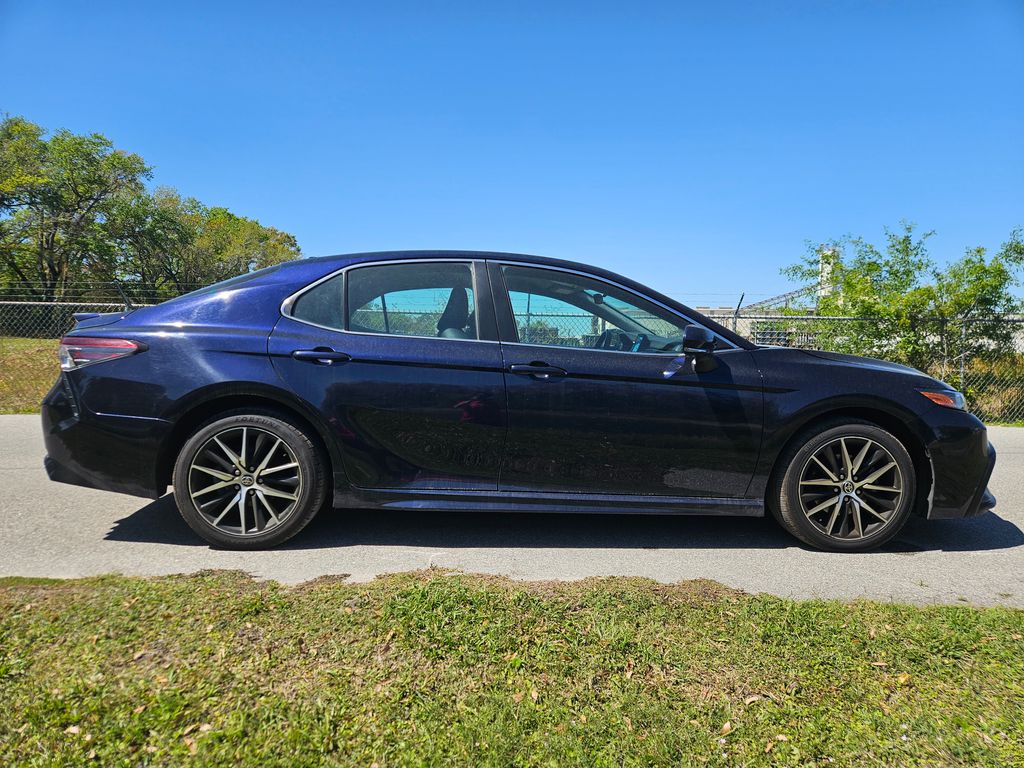 2022 Toyota Camry SE 6