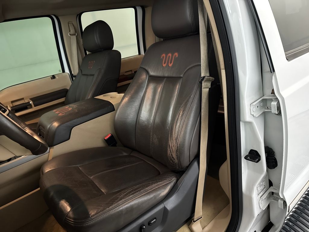 Used 2015  Ford Lariat image 19