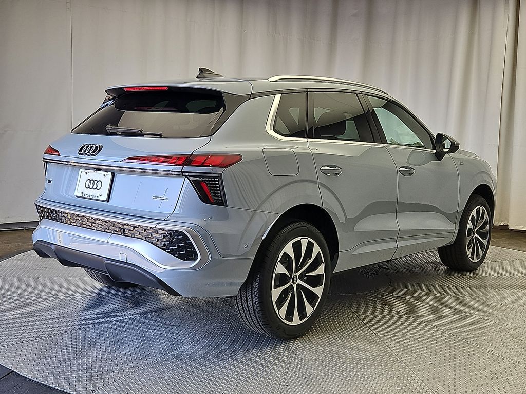 Thumbnail: 2026 Audi Q3 - 4