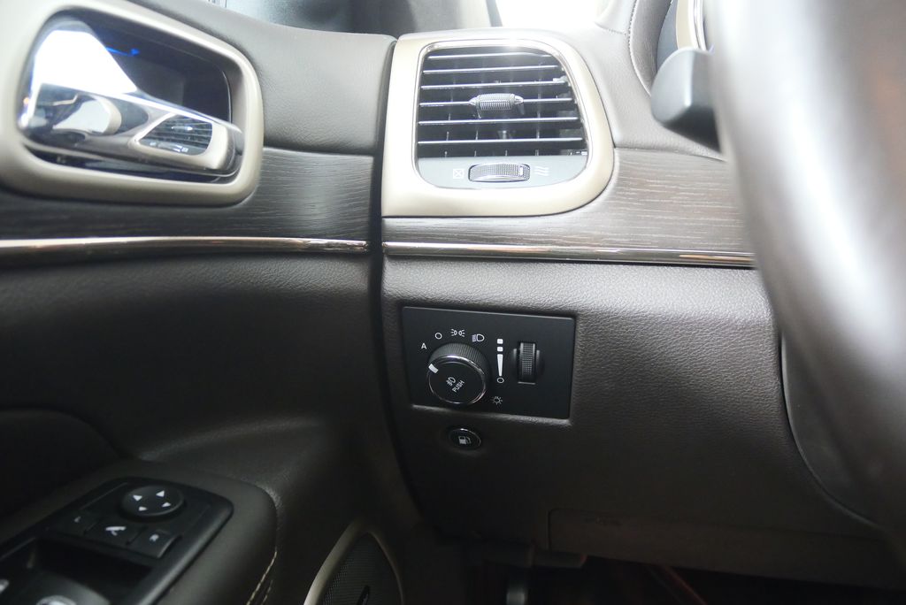 Thumbnail: 2015 Jeep Grand Cherokee - 21