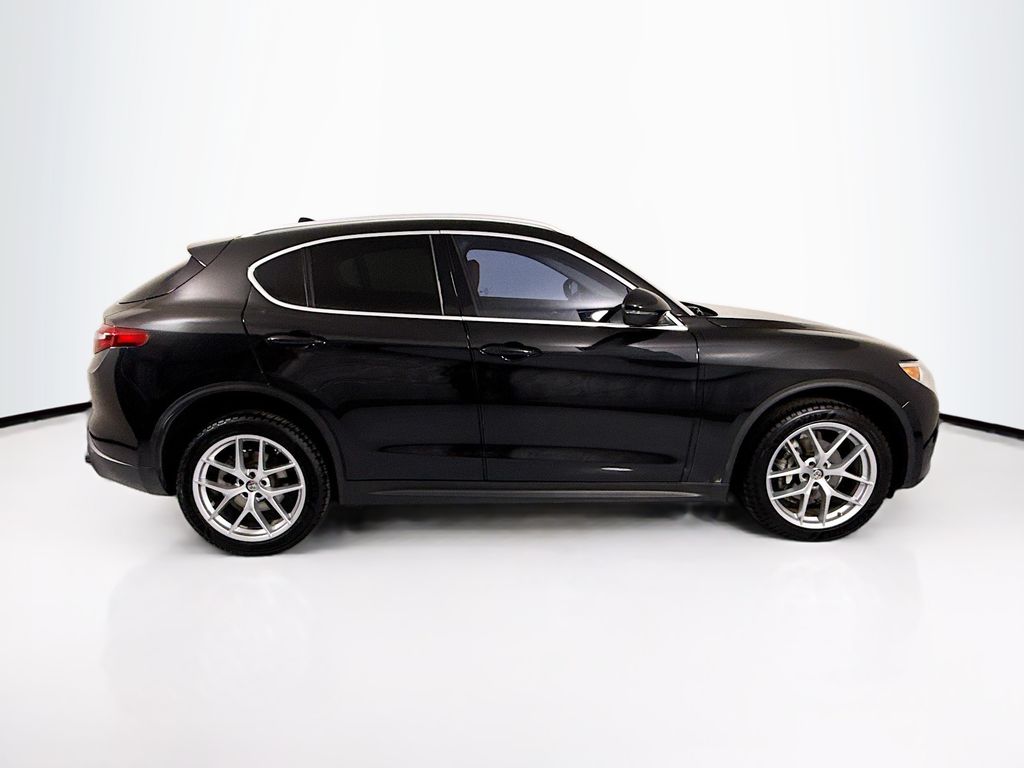Thumbnail: 2018 Alfa Romeo Stelvio - 4