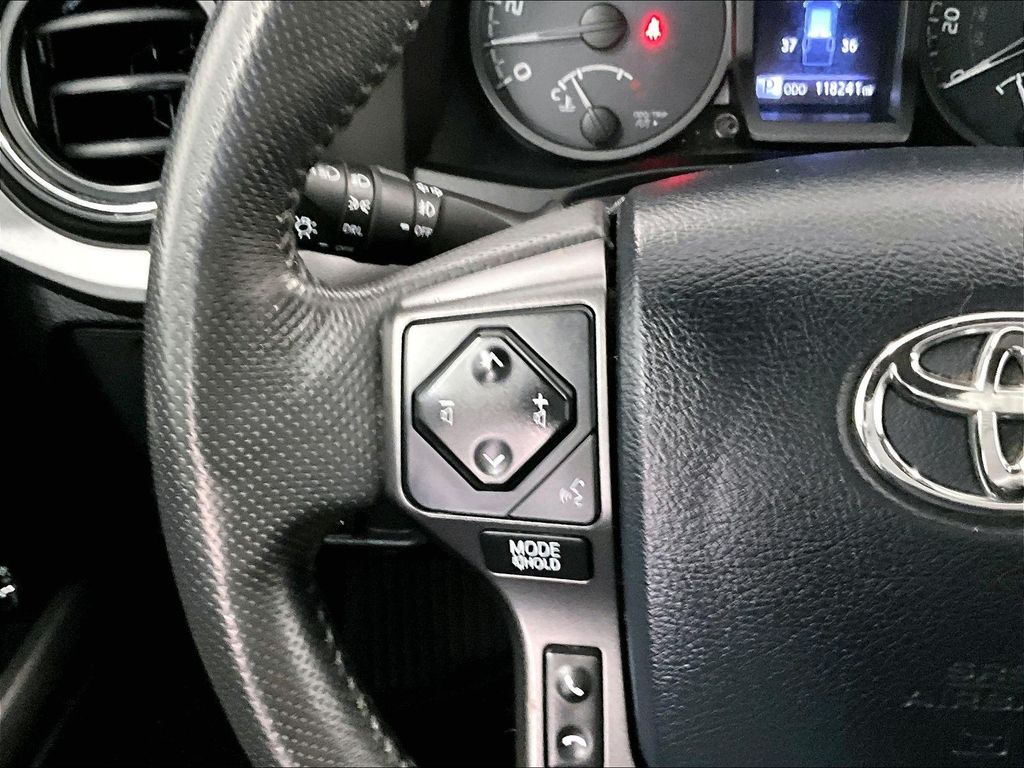2017 Toyota Tacoma — photo 22