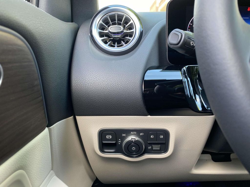 Thumbnail: 2025 Mercedes-Benz GLA - 26