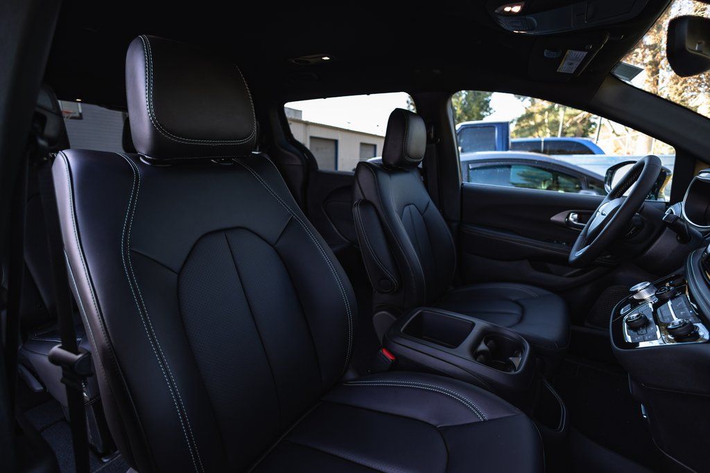 2026 Chrysler Pacifica Select thumbnail 28