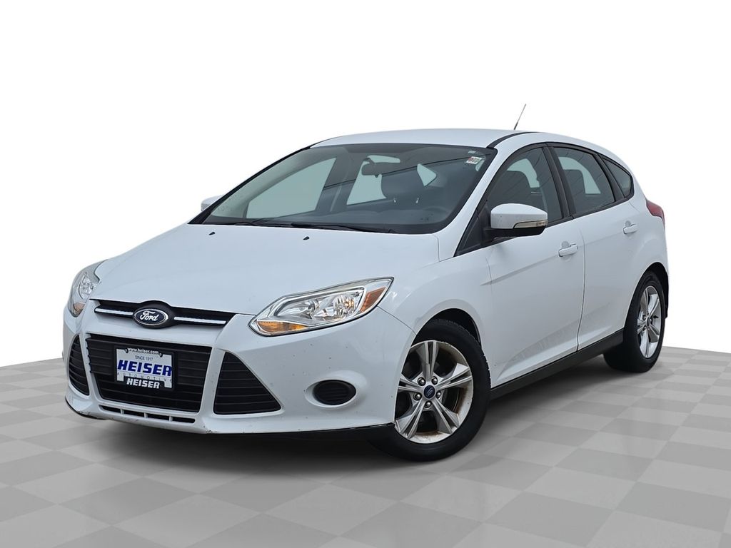 Oxford White 2014 Ford Focus Hatchback Front-Wheel Drive 6-Speed Automatic