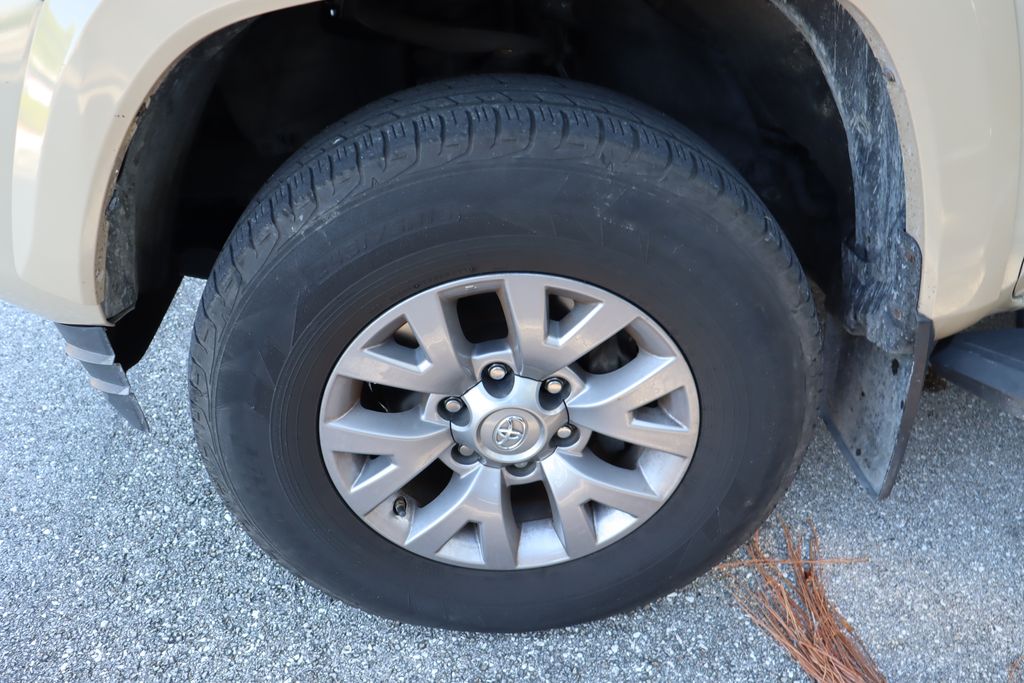 Thumbnail: 2019 Toyota Tacoma - 4