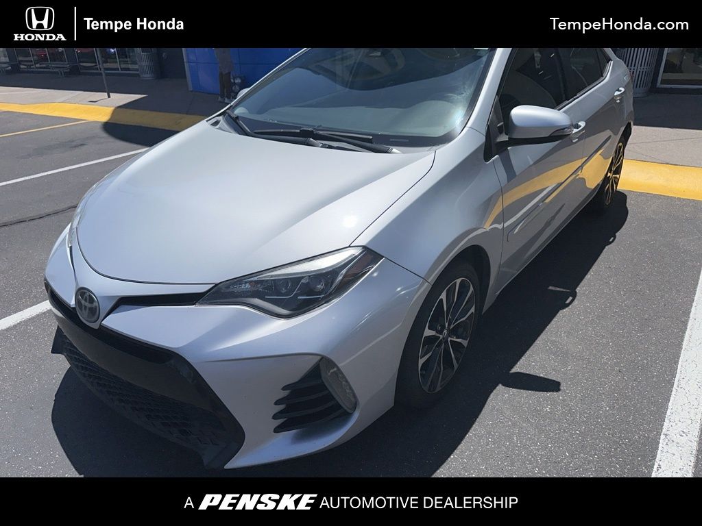 2017 Toyota Corolla SE Hero Image
