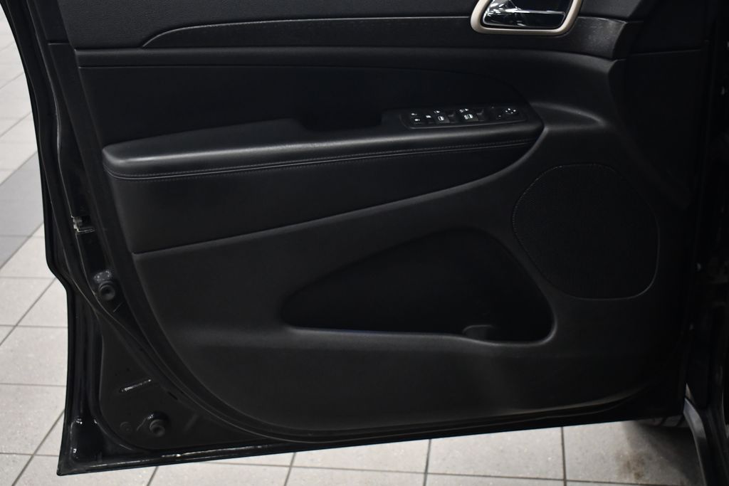 Thumbnail: 2016 Jeep Grand Cherokee - 14