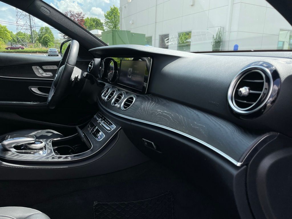 2019 Mercedes-Benz E-Class E 300 32