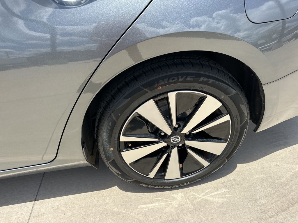 2021 Gun Metallic Nissan Altima 2.5 SV FWD Sedan