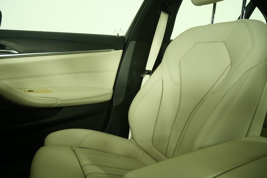 Thumbnail: 2023 BMW 5 Series - 24