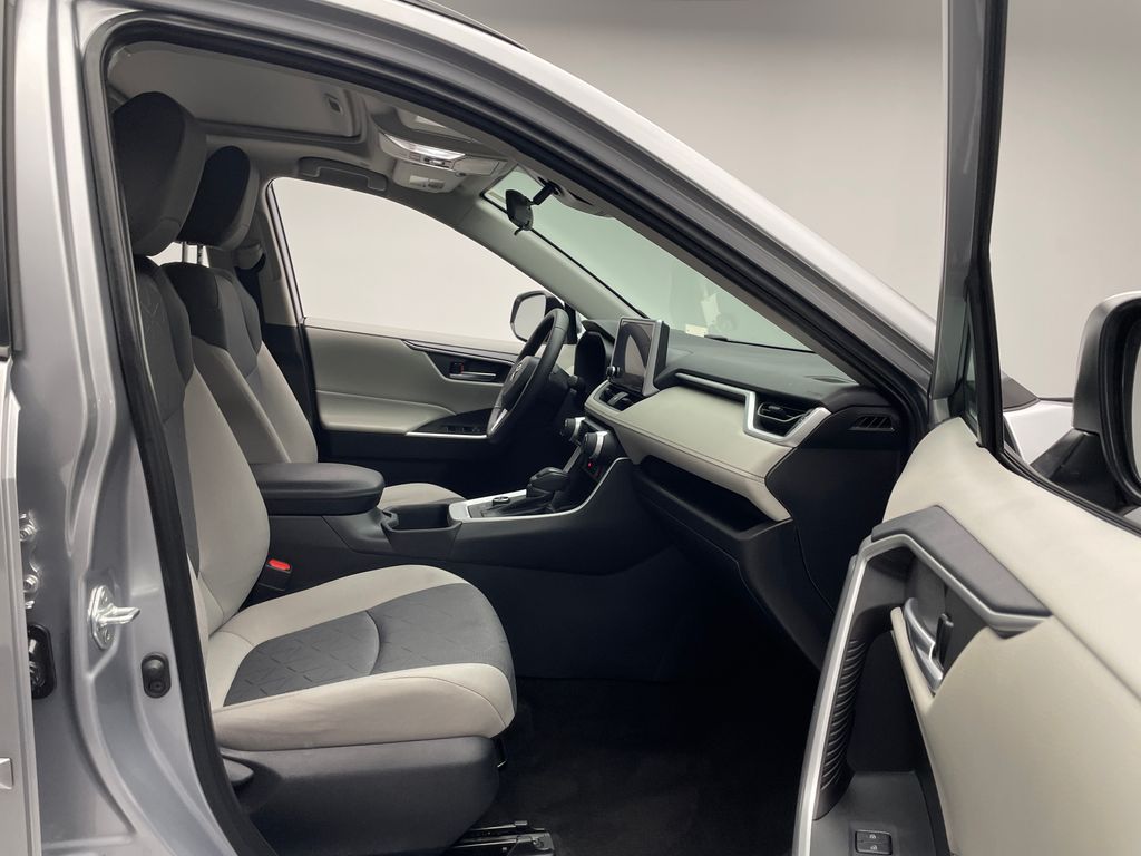 Thumbnail: 2023 Toyota RAV4 - 17