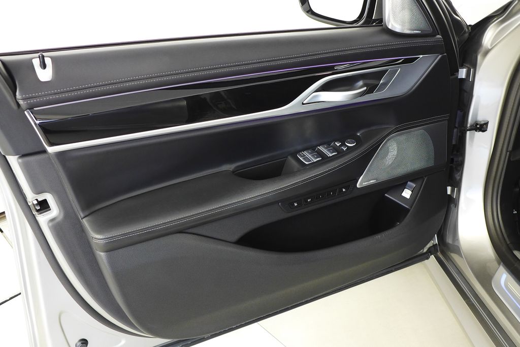 Thumbnail: 2022 BMW 7 Series - 11