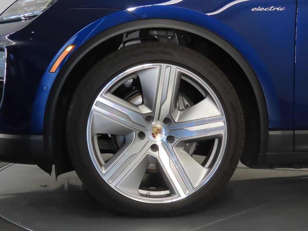 Thumbnail: 2024 Porsche Macan - 11