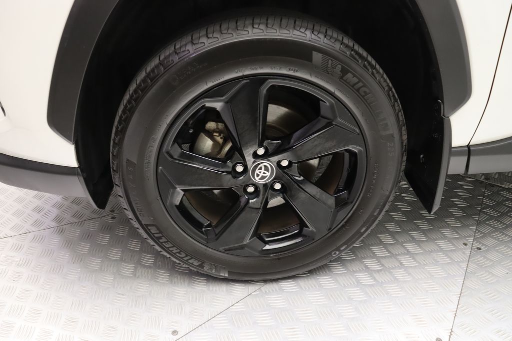 Thumbnail: 2021 Toyota RAV4 - 4