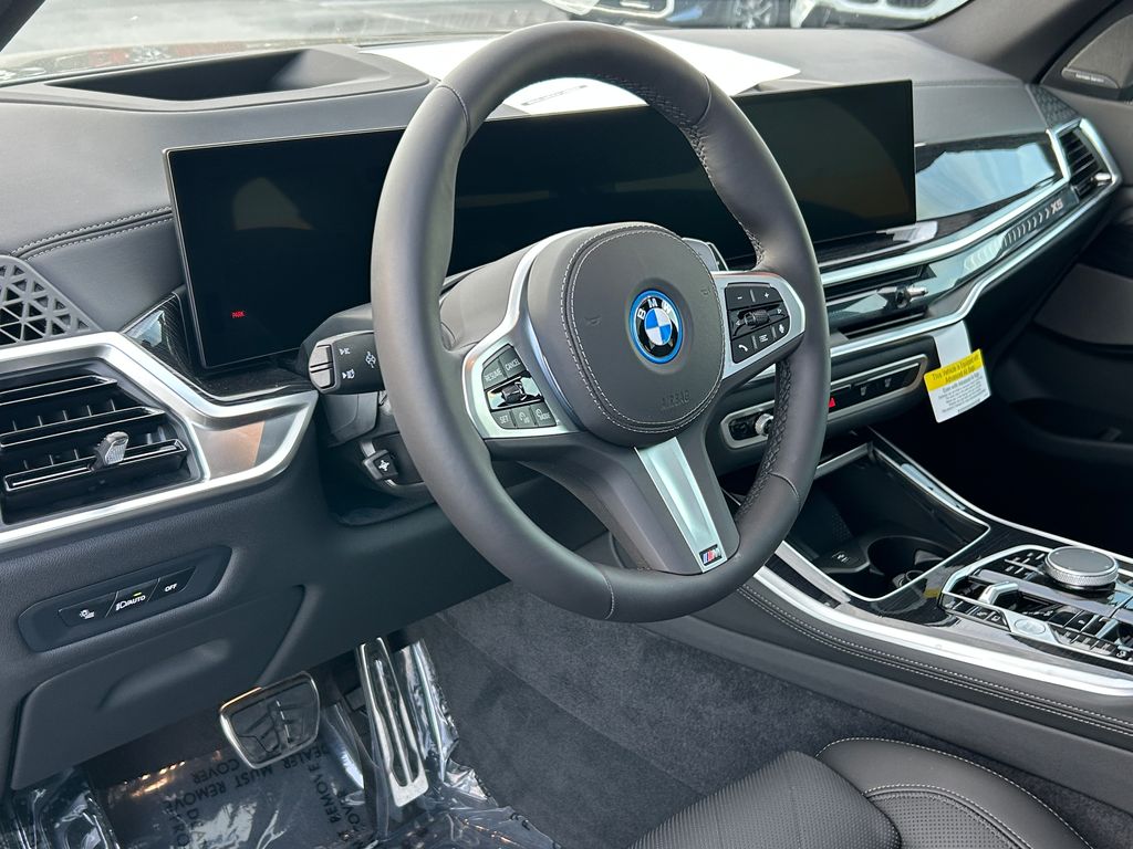 Thumbnail: 2026 BMW X5 - 13