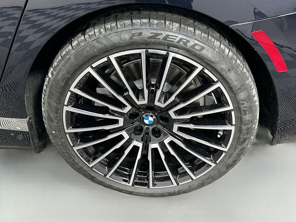 Thumbnail: 2025 BMW i7 - 23