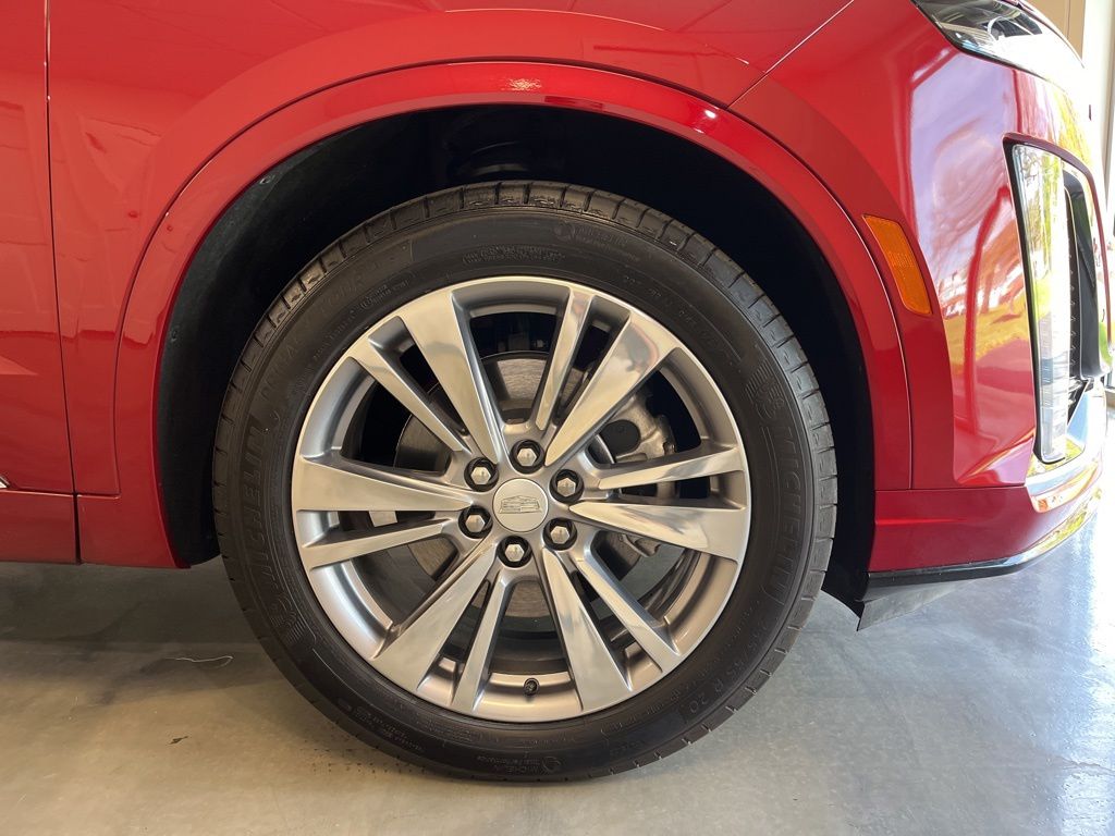 used 2025 Cadillac XT6 car, priced at $52,995
