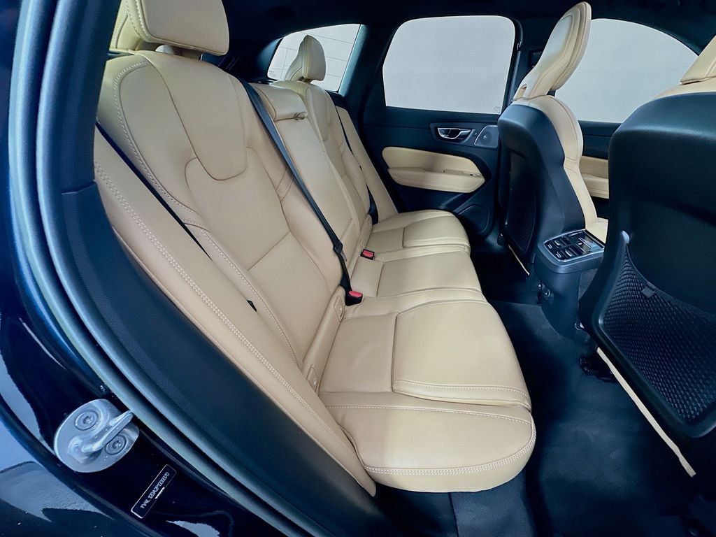 Thumbnail: 2023 Volvo XC60 - 27