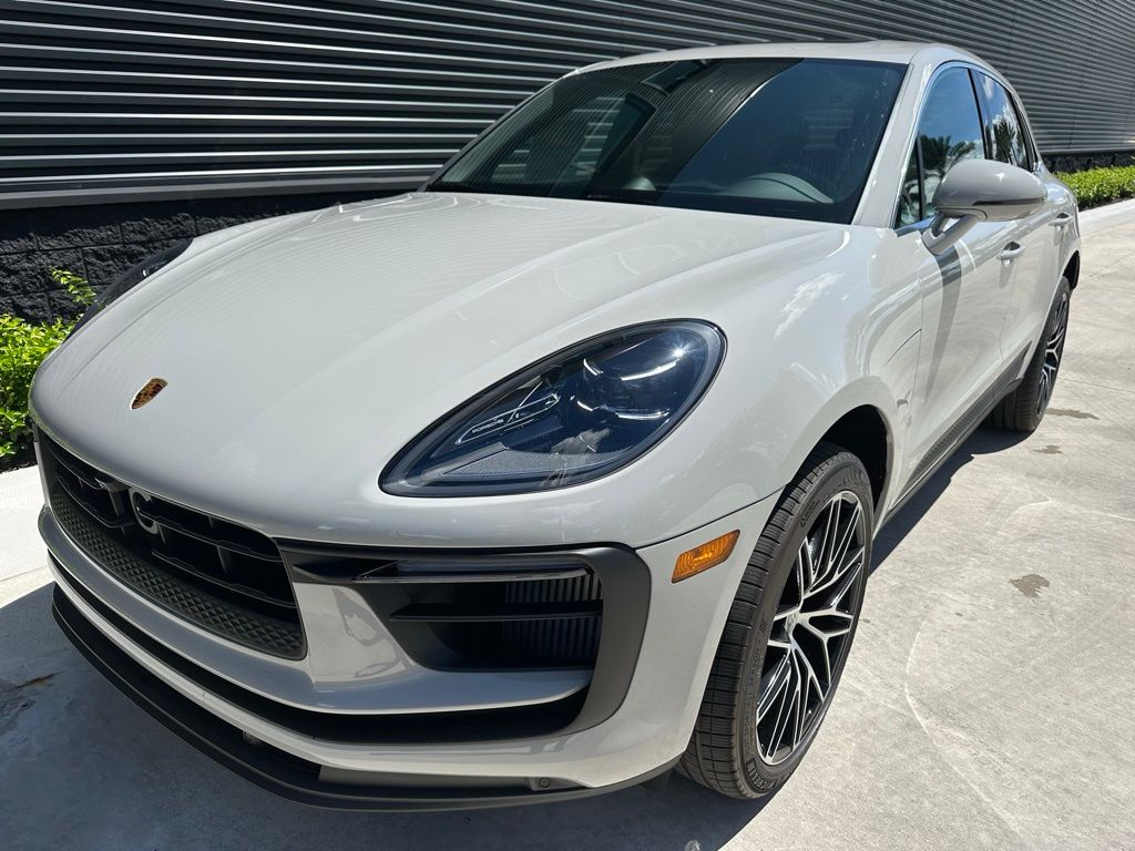 Thumbnail: 2025 Porsche Macan - 6