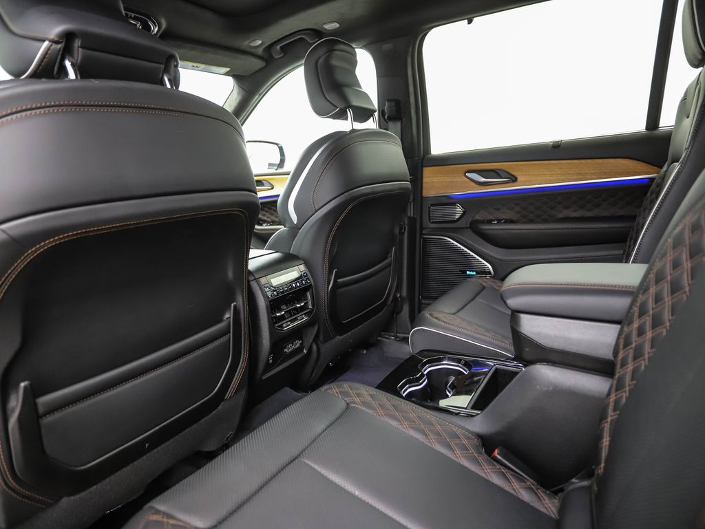 Thumbnail: 2023 Jeep Grand Cherokee L - 21