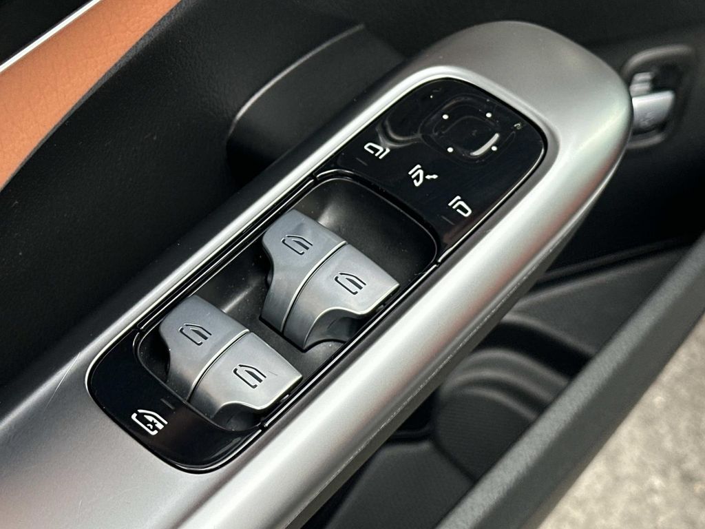 Thumbnail: 2025 Mercedes-Benz C-Class - 30