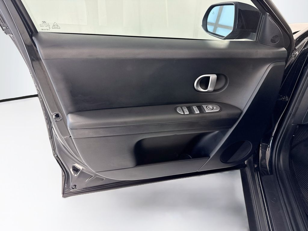 Thumbnail: 2022 Hyundai Ioniq 5 - 24