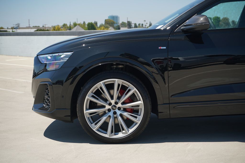 Thumbnail: 2026 Audi Q8 - 2