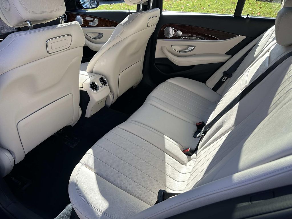 Thumbnail: 2019 Mercedes-Benz E-Class - 31