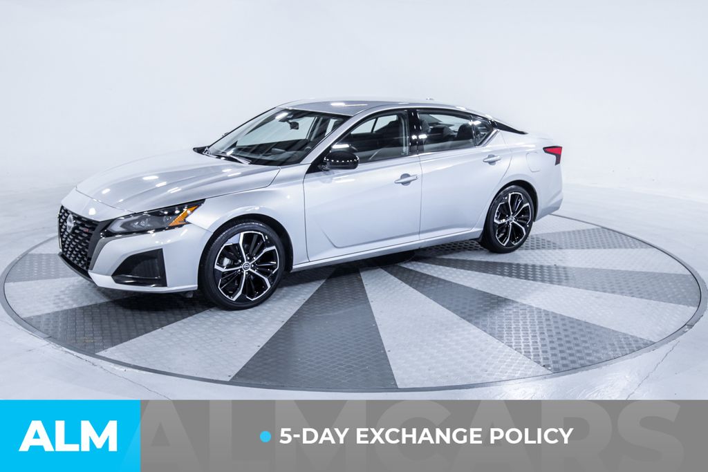 Used 2025 Silver Nissan 2.5 SR image 3