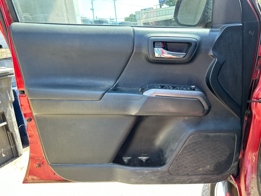 Used 2016  Toyota  image 7