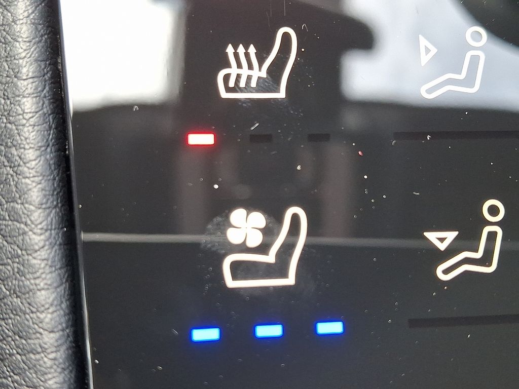 Thumbnail: 2026 Porsche Macan - 22