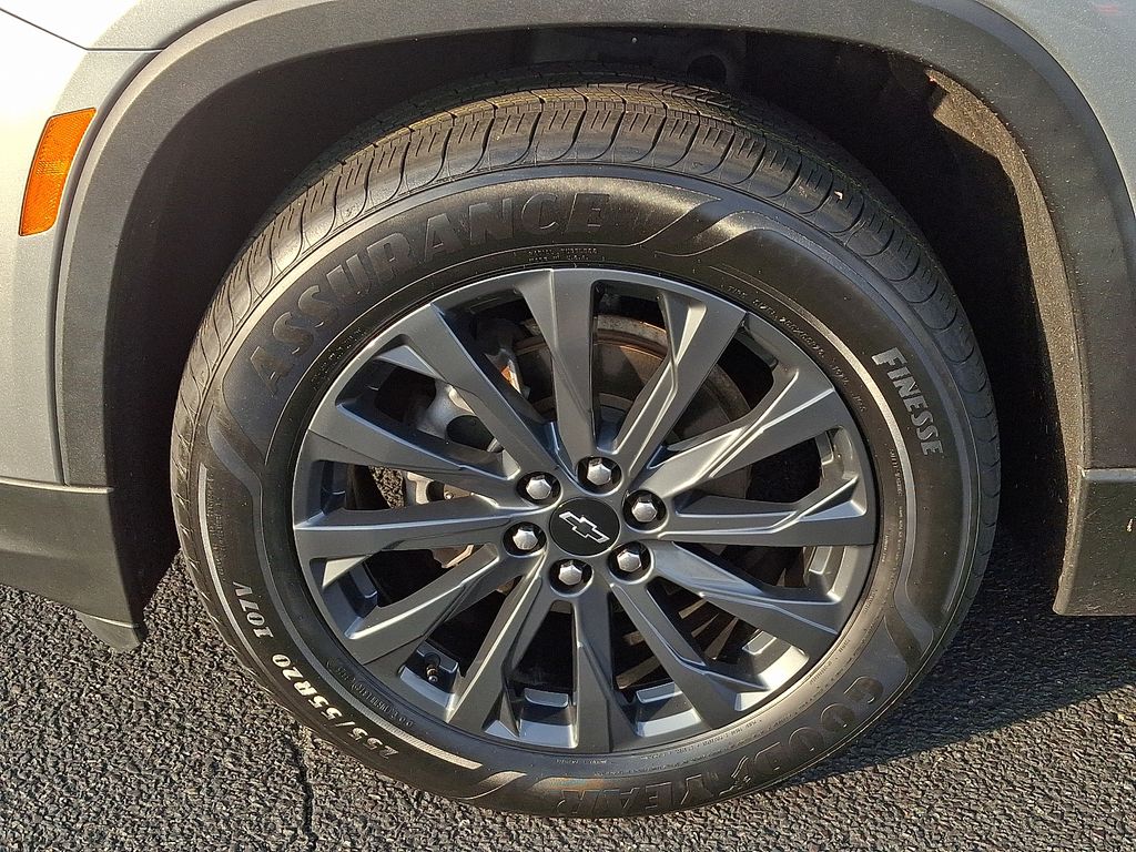 Thumbnail: 2023 Chevrolet Traverse - 8