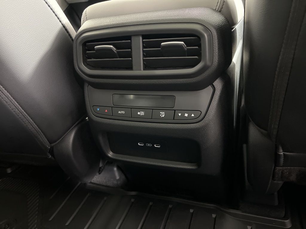 2025 Honda Pilot Touring 10