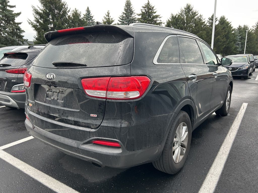 Thumbnail: 2016 Kia Sorento - 3