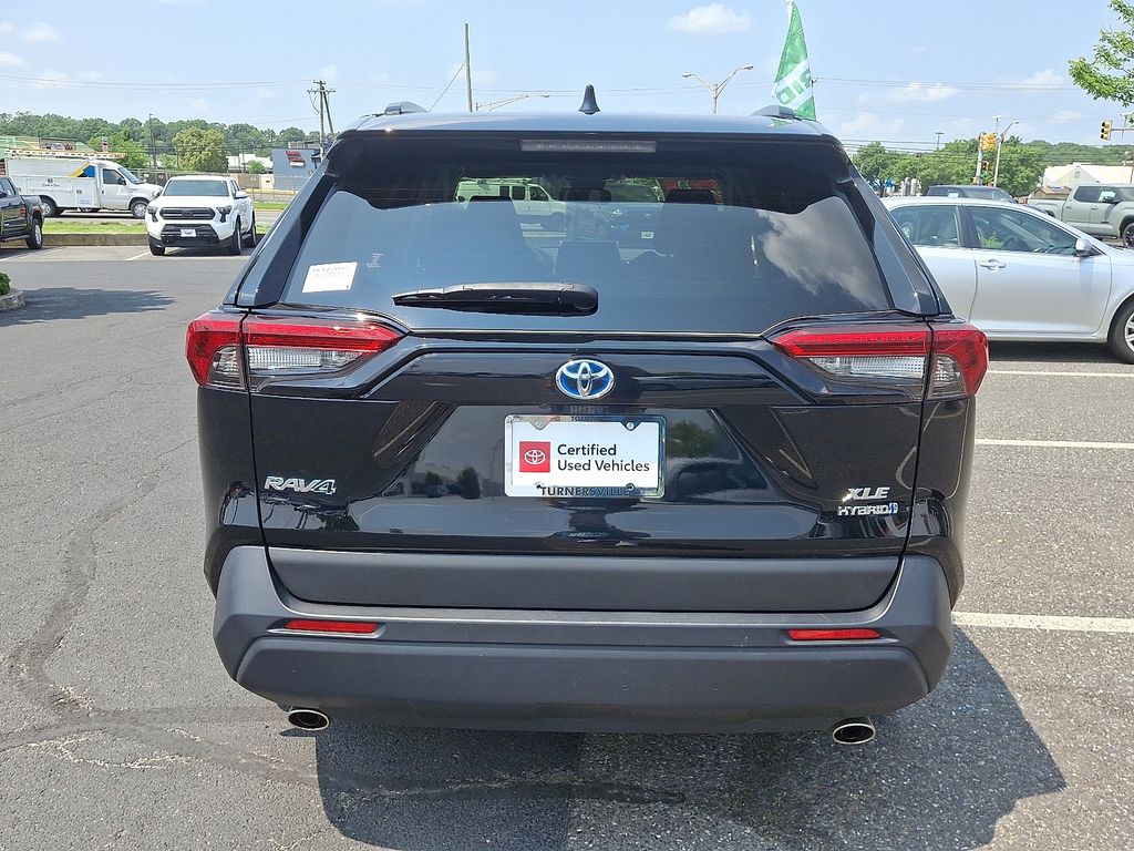 2021 Toyota RAV4 XLE 5