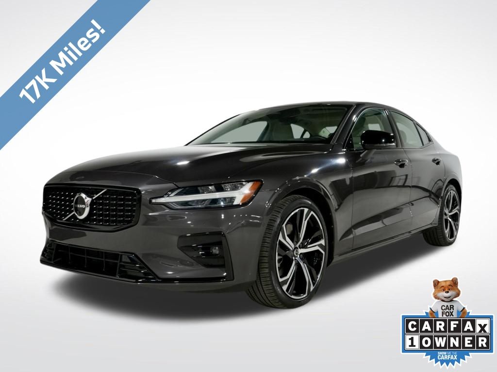 Platinum Gray Metallic 2023 Volvo S60 Sedan Front-Wheel Drive Automatic