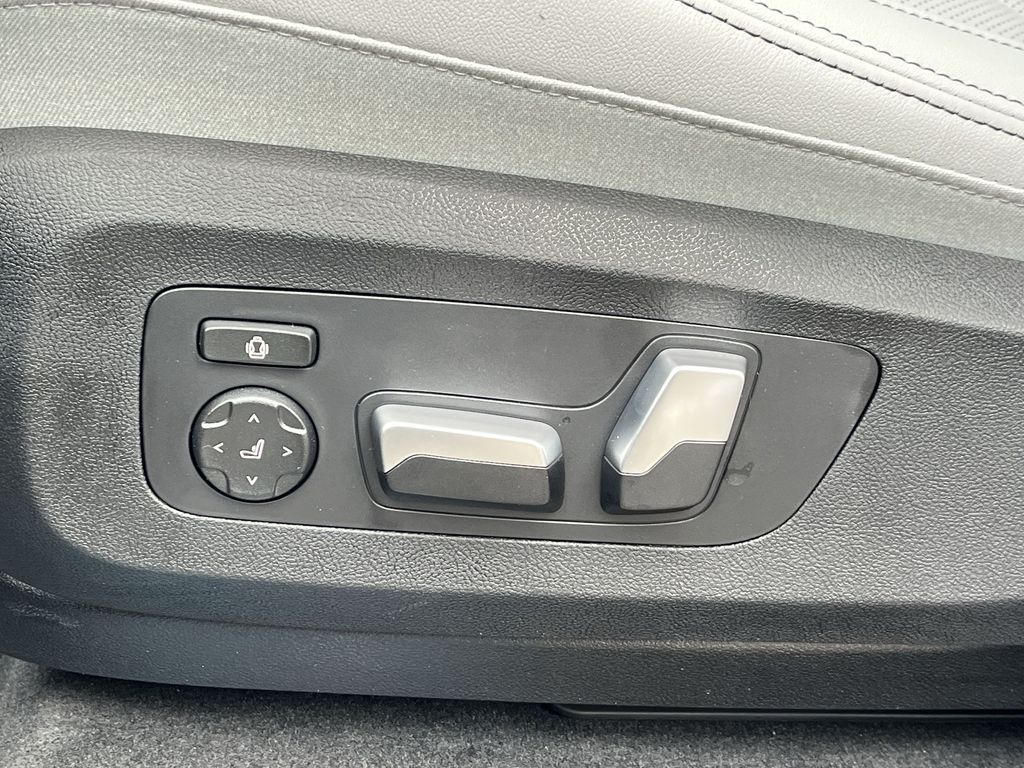 Thumbnail: 2026 BMW X5 - 12