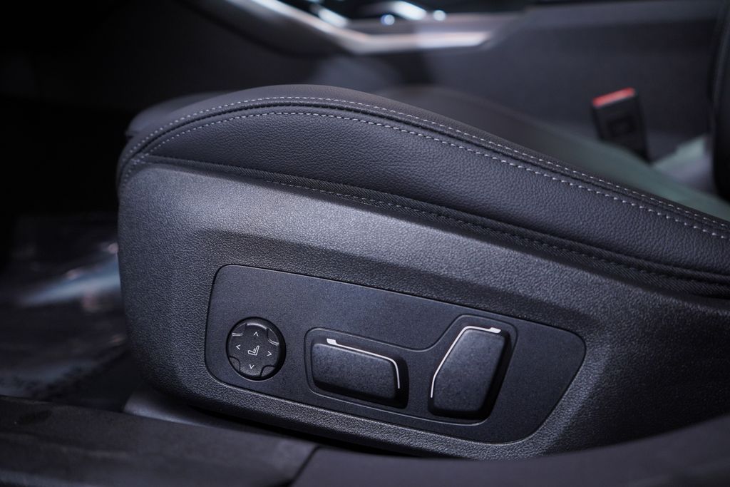 Thumbnail: 2026 BMW 3 Series - 14