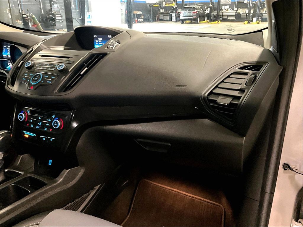 2018 Ford Escape — photo 13